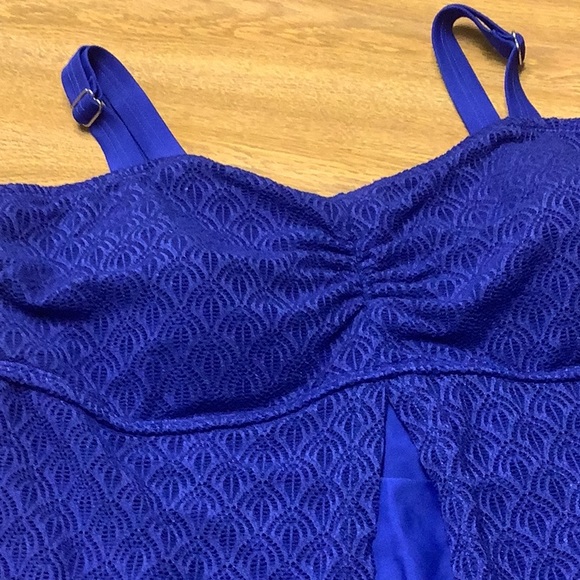 AQUA COUTURE swim top royal blue crocheted look split front size 18W adj… - Picture 4 of 10